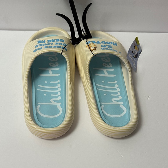 Bluey Women’s Chilli Heeler Slide Sandals - Cream and Blue - Picture 7 of 8